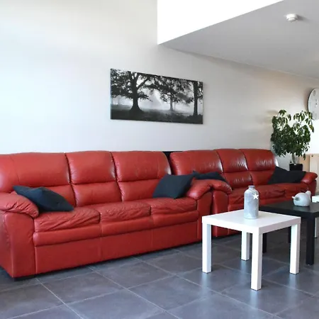 Spacious Holiday In With Jacuzzi *
