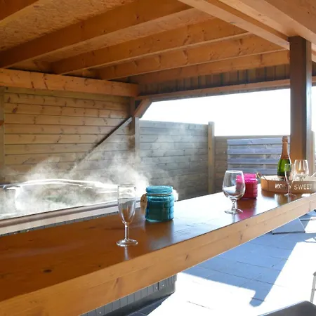 Spacious Holiday In With Jacuzzi